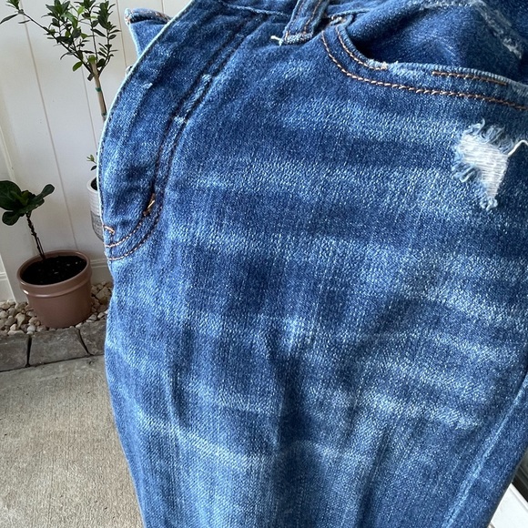 2 pairs of jeans (two American Eagle). - Picture 5 of 14